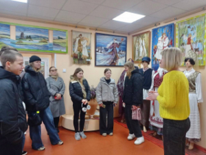 Навучэнцы Паўсвіжскай базавай школы ім. М.М. Тамашэвіча Лепельскага раёна на канікулах наведалі Лепельскі Цэнтр рамёстваў