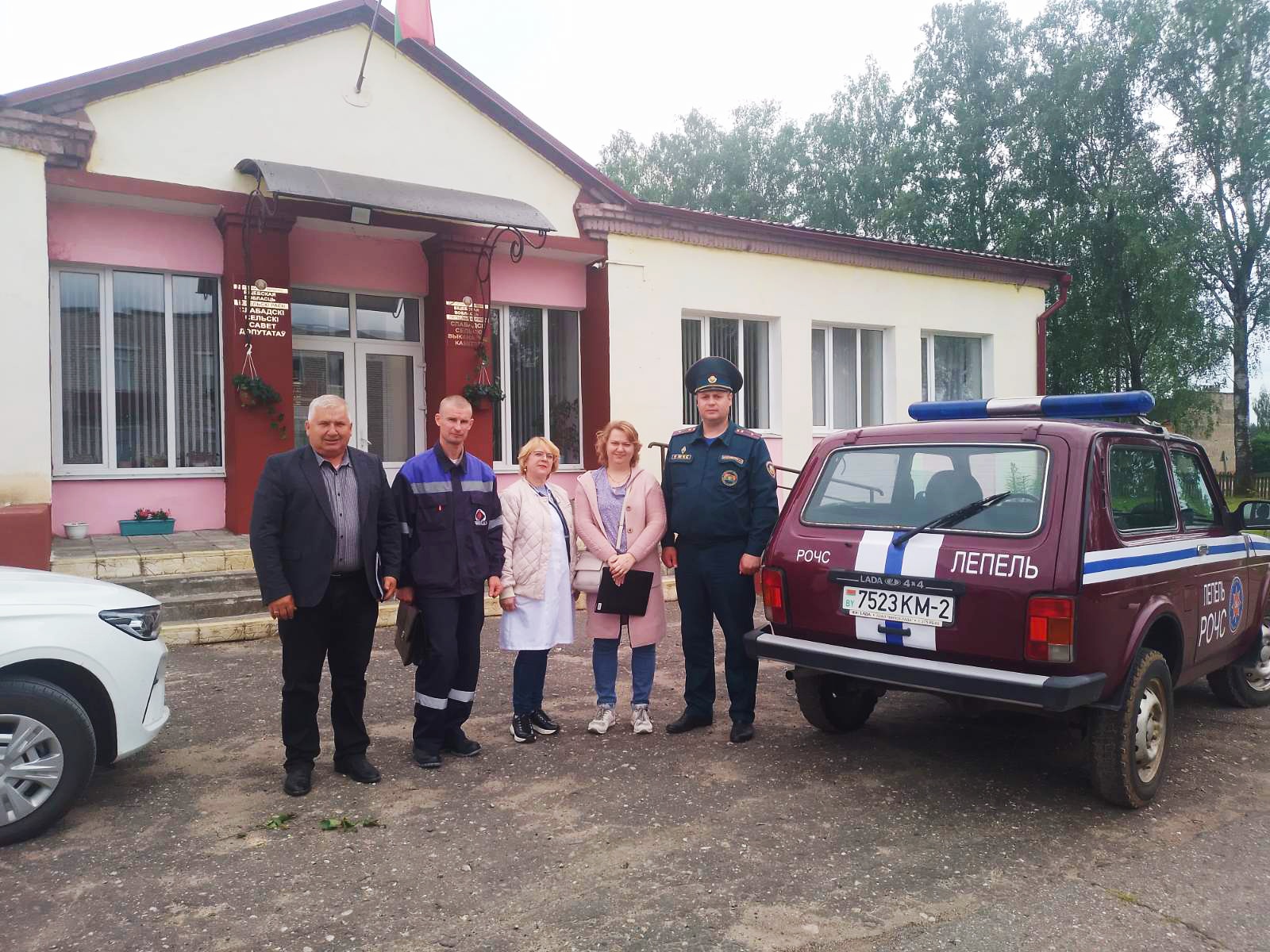 Спасатели проводят профилактическую работу в жилом секторе