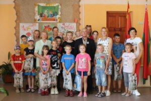 У Старалядненскай школе 14 школьнікаў з 5 шматдзетных сем'яў атрымалі падарункі да пачатку навучальнага года ад Лепельскай раённай арганізацыі Беларускага грамадскага аб'яднання ветэранаў