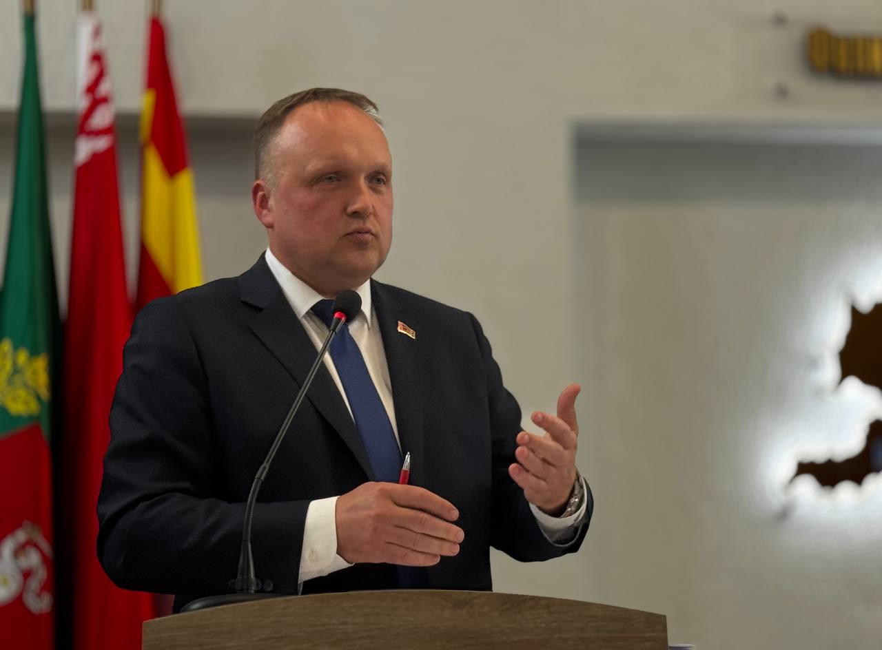 Сегодня Лепельский район с рабочим визитом посетил заместитель Премьер-министра Республики Беларусь Александр Терехов.