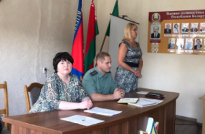 У рамках адзінага дня інфармавання iнфармацыйна-прапагандысцкая група райвыканкама сустрэлася з супрацоўнікамі раённага аддзела па надзвычайных сітуацыях