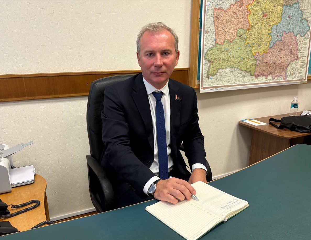 В.Азарёнок будет работать в избирательном округе