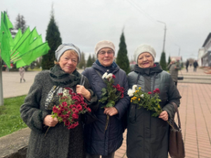 У гонар Кастрычніцкай рэвалюцыі ў Лепелі ўсклалі кветкі да помніка Уладзіміру Леніну