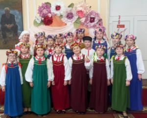 Адбыўся абласны агляд-конкурс фальклорнага мастацтва дзяцей і моладзі "Ад прашчураў да зор", які стаў удалым для ўзорнага тэатра народнай песні "Валошкі" (кіраўнік Людміла Шыпуля)