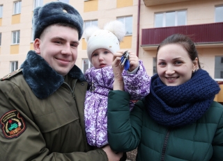 В Заслоново военнослужащим вручили ключи от 70 служебных квартир
