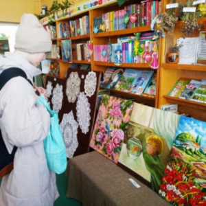 У Домжарыцкай сельскай бібліятэцы адкрылася выстава творчых работ мясцовых рукадзельніц