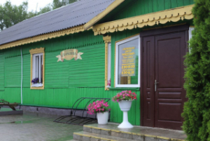 Дзяржаўная ўстанова культуры "Лепельскі Цэнтр рамёстваў", заслужаны аматарскі калектыў Рэспублікі Беларусь "Скарбонка" запрашаюць на адкрыццё выставы мастацкіх работ Тарасевіч Ларысы Васільеўны "Мелодыя фарбаў"