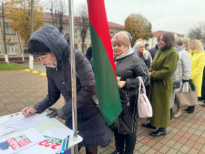 У Лепелі праходзяць пікеты па зборы подпісаў за кандыдатаў у Прэзідэнты Рэспублікі Беларусь