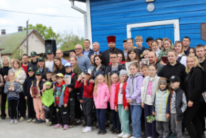 У Лепелі сёння ў святым месцы пасадзілі сямейныя дрэвы