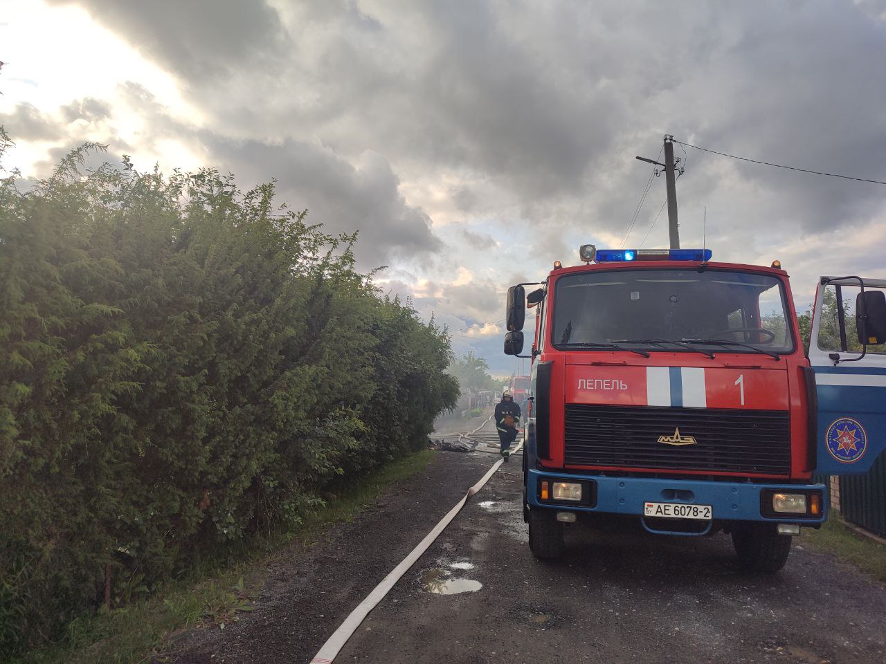 Пожар гаража и автомобиля в Лепеле