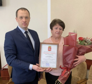 Ганаровай граматай Лепельскага раённага выканаўчага камітэта ўзнагароджана ветэран працы Рэгіна Васюковіч