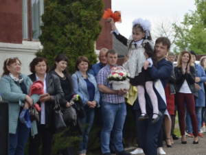 Празвінелі апошнія званкі для выпускнікоў Лепельшчыны