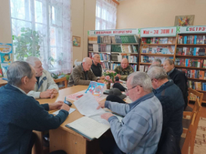 Напярэдадні святкавання Дня Кастрычніцкай рэвалюцыі ў Бароўскай сельскай бібліятэцы прайшла тэматычная дыскусія "Дарогамі рэвалюцыі" пры ўдзеле членаў грамадскай арганізацыі "Беларускі саюз афіцэраў"