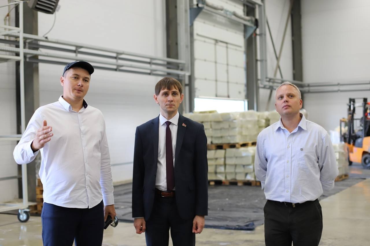 Рабочий визит заместителя Министра экономики Республики Беларусь Алексея Зубовича в Лепельском районе продолжился посещением предприятий
